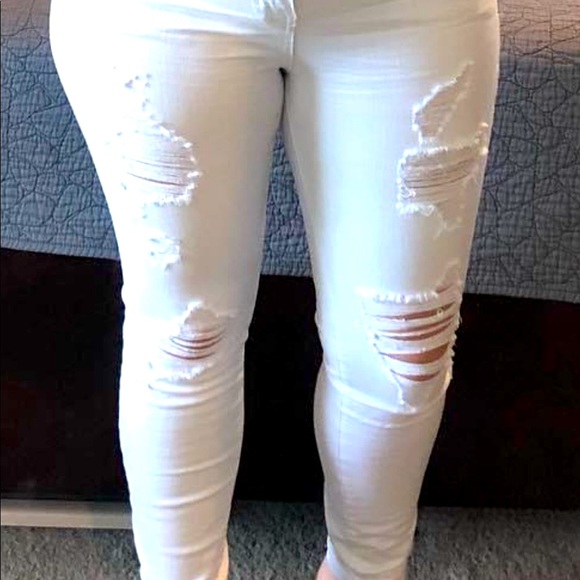 LAST ONE Judy Blue White Distressed Skinny Jeans!! - Picture 4 of 10